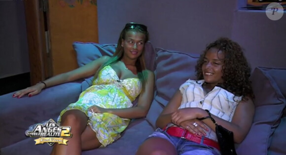 Julie et Monia dans Les Anges de la télé-réalité : Miami Dreams diffusée le mercredi 15 juin 2011