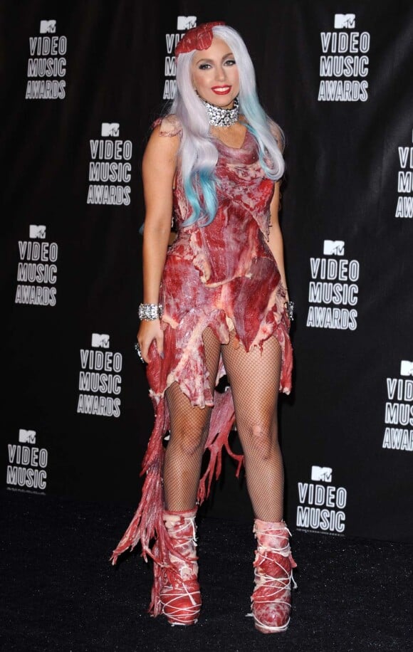 Lady Gaga et sa fameuse robe viande portée lors des MTV Video Music Awards, à Los Angeles, le 13 septembre 2010.