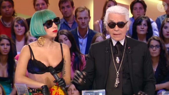 Lady Gaga et Karl Lagerfeld, très complices sur le plateau du Grand Journal de Canal+, le 15 juin 2011.
