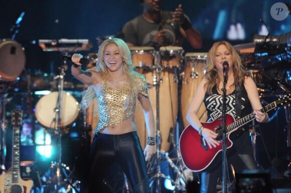 Shakira épanouie en concert à Paris Bercy le 14 juin 2011