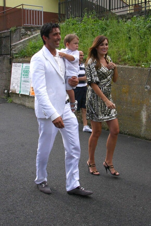 Gianluigi Buffon, sa femme Alena et leur fils Louis Thomas à Treschietto le 5 juillet 2009