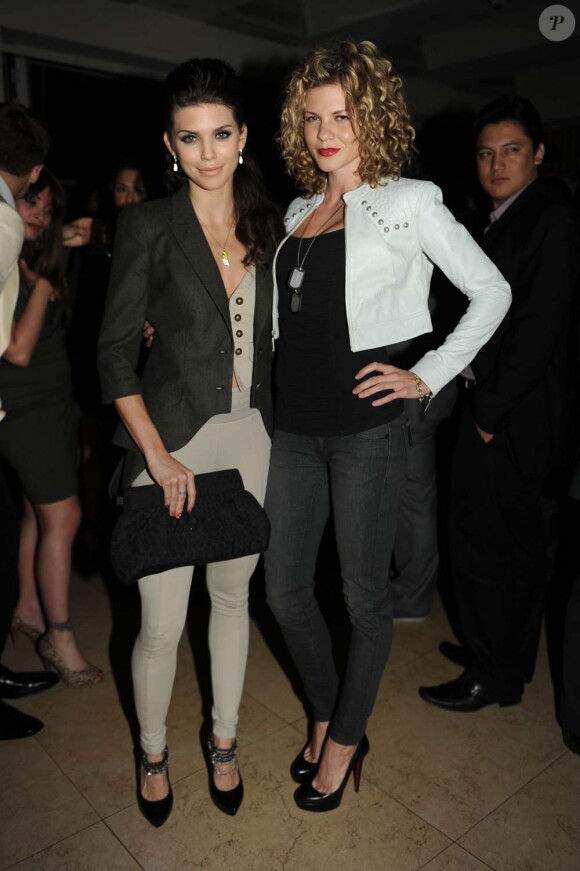 AnnaLynne McCord et sa soeur Angel à la soirée organisée par le créateur Joseph Abboud à Miami, le 16 juin 2011.