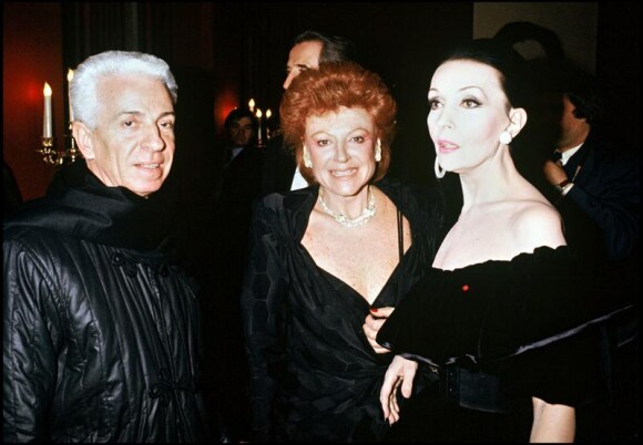Frédéric Castet est décédé le 16 juin 2011 à l'âge de 81 ans. Il est le  créateur de la haute fourure et du prêt-à-porter fourrure chez Dior en  1968. Ici aux côtés de Régine et Ludmilla Tcherina. Paris, 1987