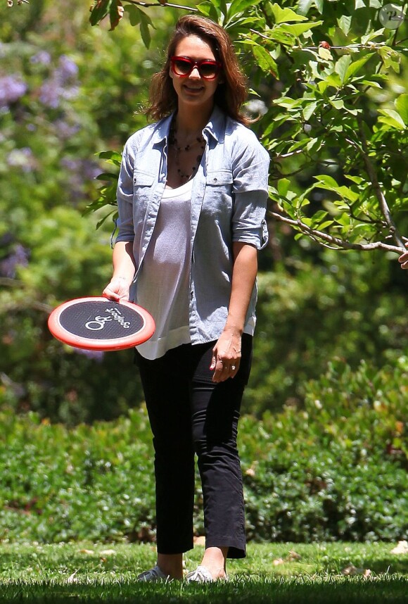 Jessica Alba est resplendissante à quelques semaines de l'accouchement. Los Angeles, 18 juin 2011