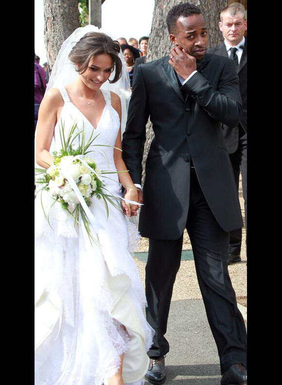 Sydney Govou et sa femme Clémence lors de leur mariage le 18 juin 2011 à Replonges