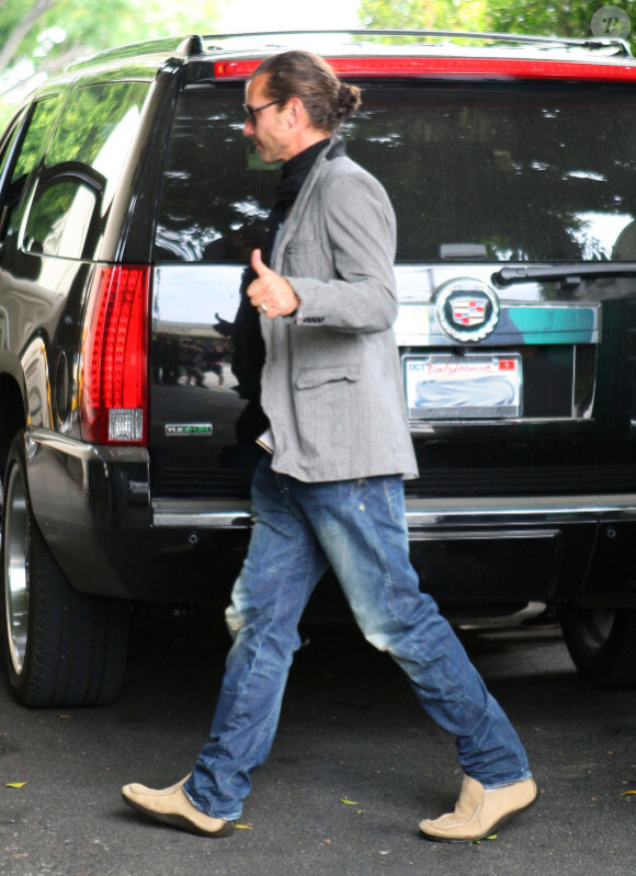 Gavin Rossdale quittant le restaurant Cecconi à Beverly Hills le 8 juin 2011