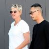 Ellen DeGeneres embrasse son styliste Chris Fong dans les rues de Hollywood le 21 juin 2011