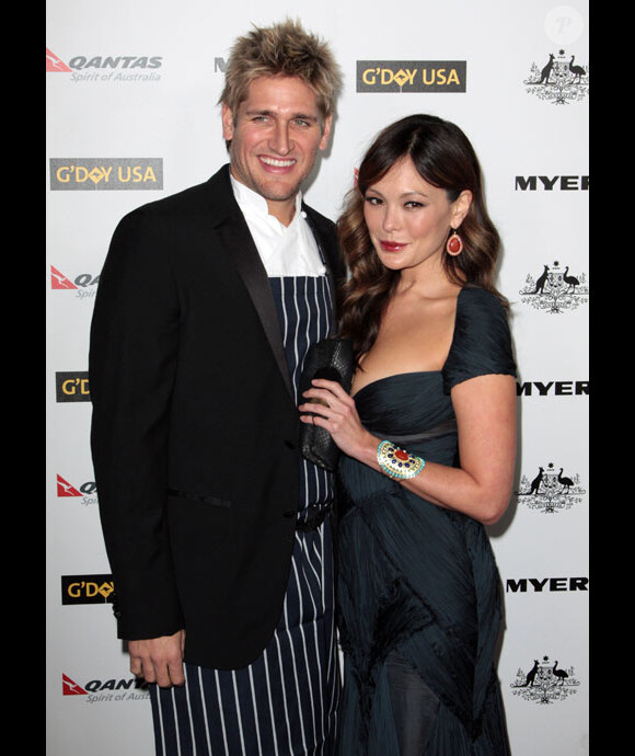 Lindsay Price et Curtis Stone posent lors d'une soirée à Hollywood en janvier 2011