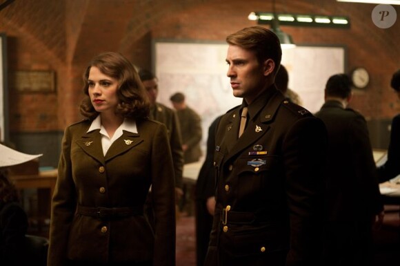 Hayley Atwell et Chris Evans dans Captain America, en salles le 17 août 2011.