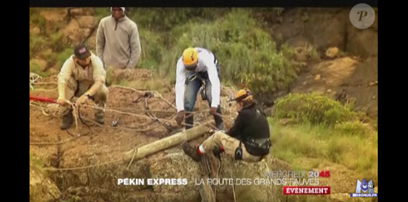 Samuel se lance dans la descente des cascades du Lesotho dans la bande annonce de l'épisode de Pékin Express : la route des grands fauves diffusé le mercredi 29 juin 2011 sur M6 à 20h45