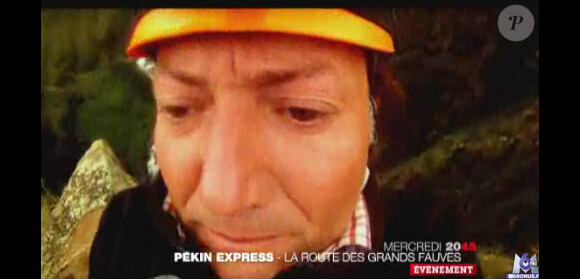 Jean-Pierre, très angoissé, dans la bande annonce de l'épisode de Pékin Express : la route des grands fauves diffusé le mercredi 29 juin 2011 sur M6 à 20h45
