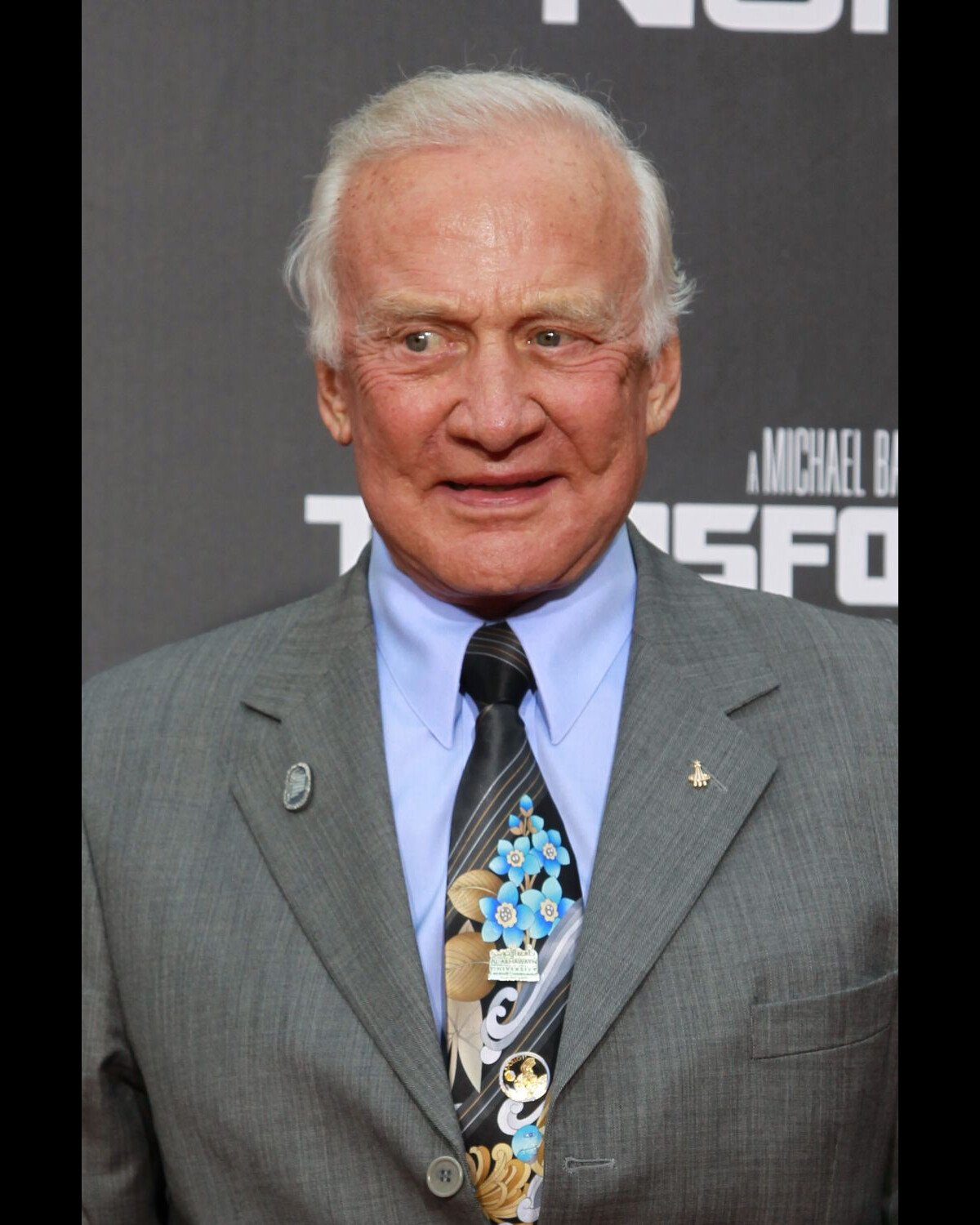 Buzz aldrin store transformers 3 scene