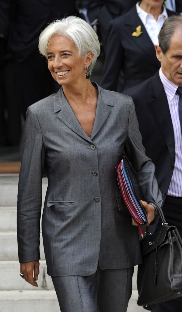 Christine Lagarde est une femme de poigne qui a toujours réussit à se faire une place dans un milieu très masculin. Côté look, elle s'est affirmée sa féminité. Paris, 16 septembre 2009