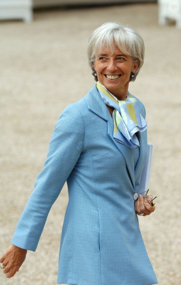 Christine Lagarde apportera certainement ses tenues colorées à Washington. Paris, 2 mars 2011