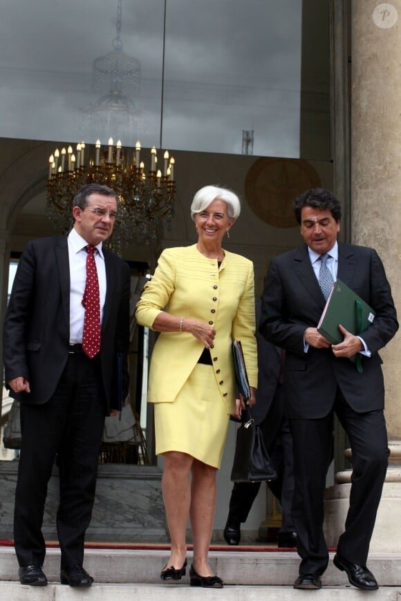 Christine Lagarde ose les tailleurs colorés dans ce monde de col blanc ! Paris, 15 juin 2011