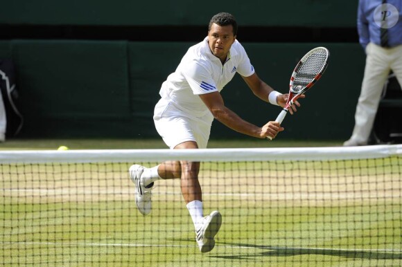 Jo-Wilfried Tsonga a triomphé le 29 juin 2011 de Roger Federer en quart de finale à Wimbledon, dont il atteint pour la première fois la demi-finale.