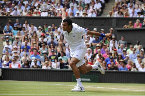Jo-Wilfried Tsonga a triomphé le 29 juin 2011 de Roger Federer en quart de finale à Wimbledon, dont il atteint pour la première fois la demi-finale.