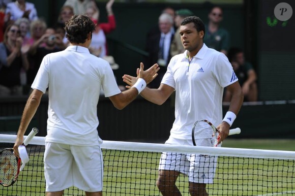 Jo-Wilfried Tsonga a triomphé le 29 juin 2011 de Roger Federer en quart de finale à Wimbledon, dont il atteint pour la première fois la demi-finale.