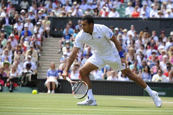 Jo-Wilfried Tsonga a triomphé le 29 juin 2011 de Roger Federer en quart de finale à Wimbledon, dont il atteint pour la première fois la demi-finale.