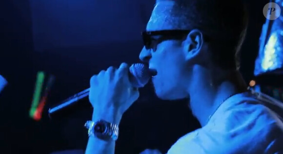 Chet Haze, le fils de Tom Hanks, chantant Another Chance lors d'un concert à Chicago, le 29 juin 2011.