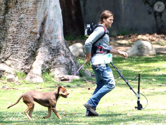 Tom Brady sur le tournage d'une publicité pour la marque UGGS dont il est l'égérie. Los Angeles, 15 juin 2011