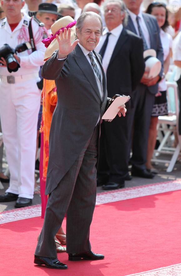 Le prince Henri d'Orléans sur le tapis rouge du Palais Princier de Monaco, pour le mariage religieux du prince Albert et de la princesse Charlene.
Le  prince Albert II de Monaco et Charlene Wittstock avaient convié près de  800 invités, dont beaucoup de têtes couronnées (les cours d'Europe  étaient notamment bien plus représentées qu'au mariage de William et  Kate), à leur mariage religieux, le 2 juillet 2011 en Principauté.