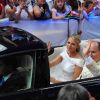 Après la cérémonie religieuse célébrée dans la cour d'honneur du palais princier, samedi 2 juillet 2011, le prince Albert de Monaco et la princesse Charlene se rendaient à l'église Sainte-Dévote à bord d'une Lexus hybride décapotable pour que la mariée y dépose son bouquet, comme la princesse Grace 55 ans avant elle.