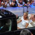 Après la cérémonie religieuse célébrée dans la cour d'honneur du palais princier, samedi 2 juillet 2011, le prince Albert de Monaco et la princesse Charlene se rendaient à l'église Sainte-Dévote à bord d'une Lexus hybride décapotable pour que la mariée y dépose son bouquet, comme la princesse Grace 55 ans avant elle.