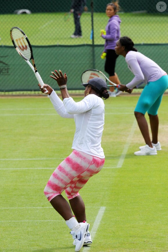Les soeurs Williams à l'entraînement avant Wimbledon 2011.
