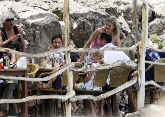 Catherine Zeta-Jones en vacances avec amis et famille à Majorque le 3 juillet 2011