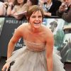 Emma Watson, habillée d'une robe Oscar de la Renta, lors de l'avant-première mondiale de Harry Potter et les Reliques de la mort - partie II le 7 juillet 2011 à Londres