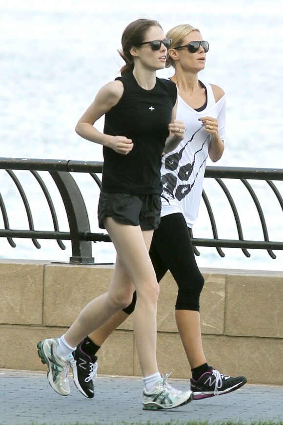 Heidi Klum fait son jogging avec le mannequin Coco Rocha dans le cadre de son Summer Run. New York, le 9 juillet 2011