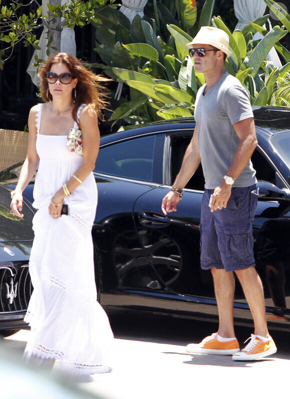David Charvet et sa fiancée Brooke Burke sortent d'un restaurant, à Malibu, vendredi 1er juillet 2011.