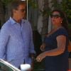 Pierce Brosnan raccompagne son fils Dylan à la voiture de sa femme Keely après un déjeuner à Malibu le 30 juin 2011