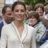 En parfaite tenue Alexander McQueen, Kate Middleton incarne l'élégance british