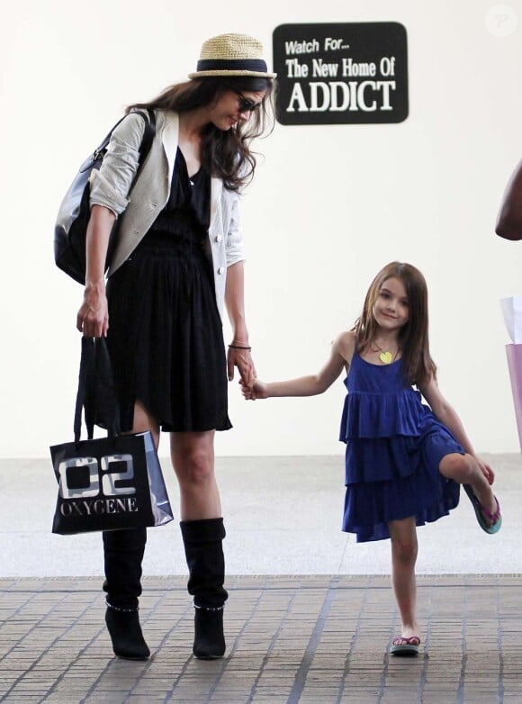 Katie Holmes et sa fille Suri Cruise, à Miami, le 21 juin 2011.