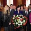 Denise Fabre reçoit la Légion d'honneur des mains de Christian Estrosi,  le maire de Nice dont elle est l'adjointe. Son mari Françis et leur  fille Olivia étaient de la partie. Le 12 Novembre 2010