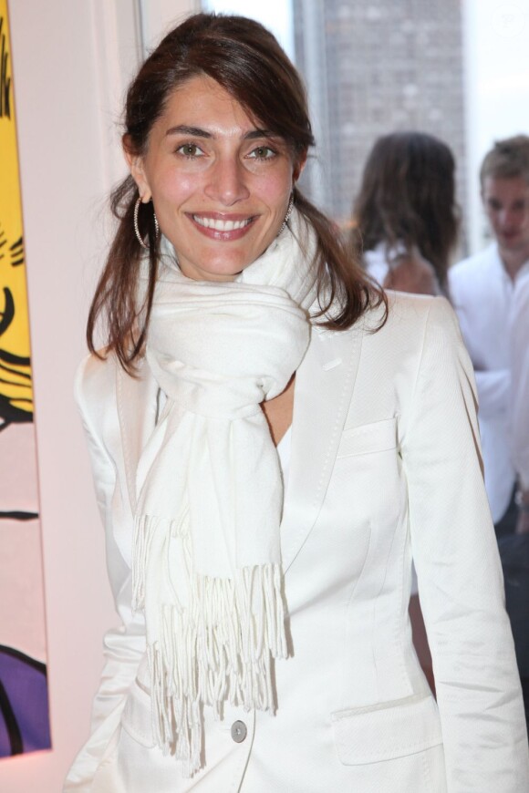 Caterina Murino, accompagnée de son homme Pierre Rabadan, lors de la soirée blanche organisée par Pierre Guillermo, le 14 juillet 2011.