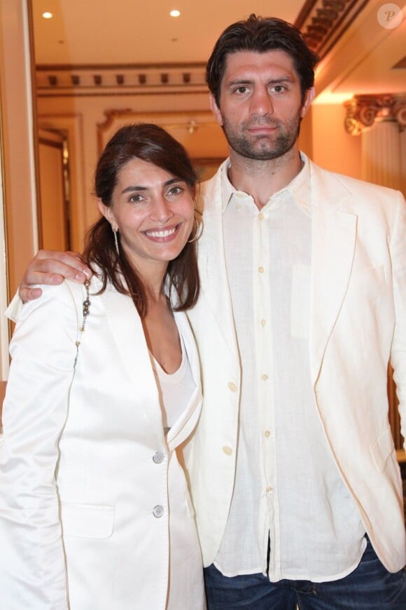 Caterina Murino, accompagnée de son homme Pierre Rabadan, lors de la soirée blanche organisée par Pierre Guillermo, le 14 juillet 2011.