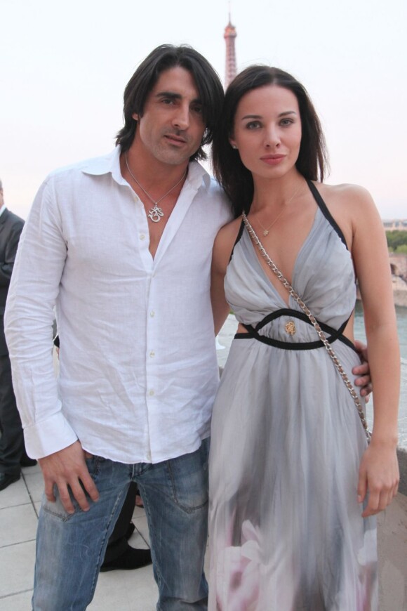 Grégory Basso et sa compagne lors de la soirée blanche organisée par Pierrre Guillermo, le 14 juillet 2011.