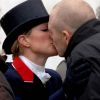 Zara Phillips et Mike Tindall, qui se marieront le 30 juillet 2011 à Canongate Kirk, à Edimbourg (Ecosse), n'ont pas intérêt à vendre les images de leur mariage dans le dos de la reine...