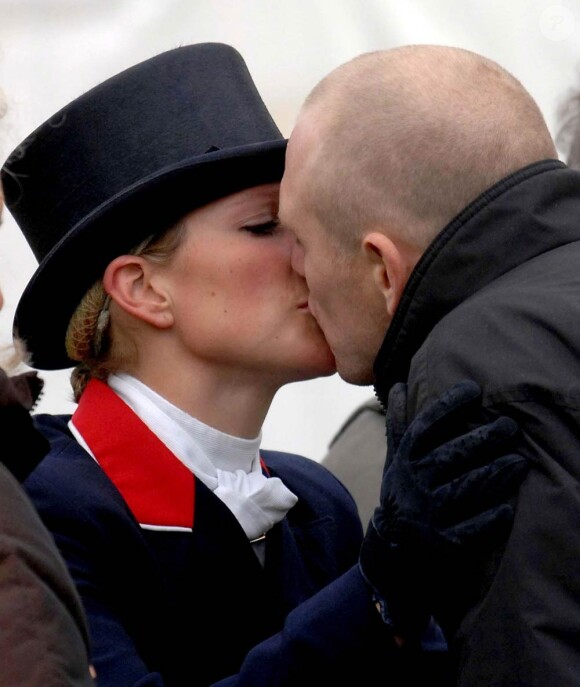 Zara Phillips et Mike Tindall, qui se marieront le 30 juillet 2011 à Canongate Kirk, à Edimbourg (Ecosse), n'ont pas intérêt à vendre les images de leur mariage dans le dos de la reine...