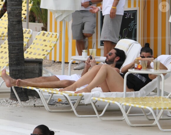Russell Brand, surpris avec une amie à Miami, vendredi 8 juillet 2011.