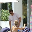 Karolina Kurkova avec son fiancé Archie Drury et leur fille Tobin, à Ischia le 10 juillet 2011