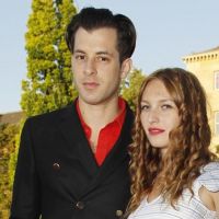 Joséphine de la Baume se confie sur sa prochaine union avec Mark Ronson