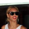 Beyoncé et Jay-Z quittent Paris après une semaine en amoureux, le 26 avril 2011.