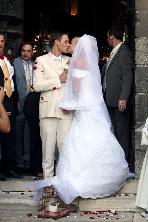 Elodie Gossuin et son mari Bertrand lors de leur mariage, en juillet 2006.