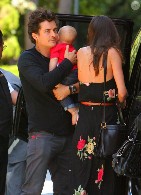Miranda Kerr et son bébé Flynn ont partagé un déjeuner avec Orlando Bloom, heureux papa et fier époux comblé. Le 25 juillet 2011