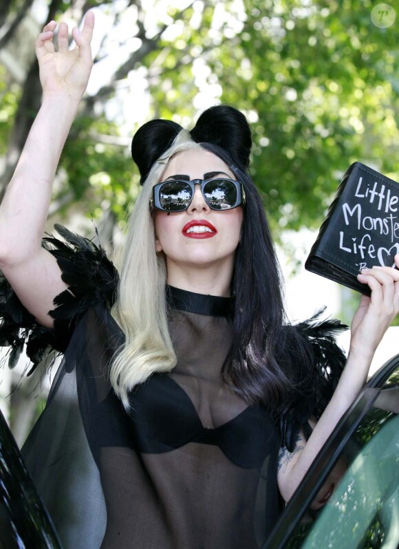 Lady Gaga à la sortie de son hôtel à Los Angeles, le 27 juillet 2011.