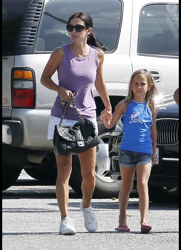 Courteney Cox et sa fille Coco font une balade dans les rues de Los Angeles, le 29 juillet 2011.